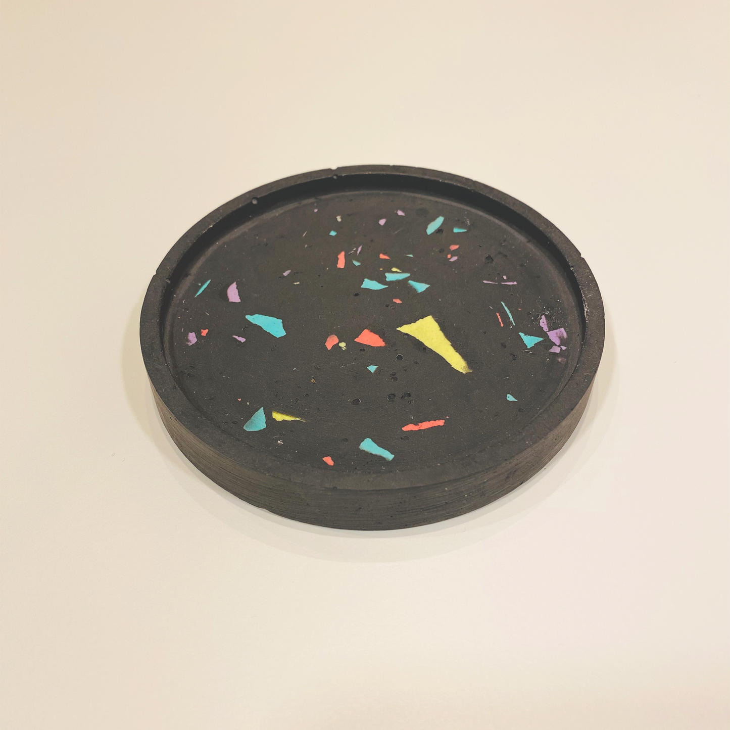 Round Tray Neon Black